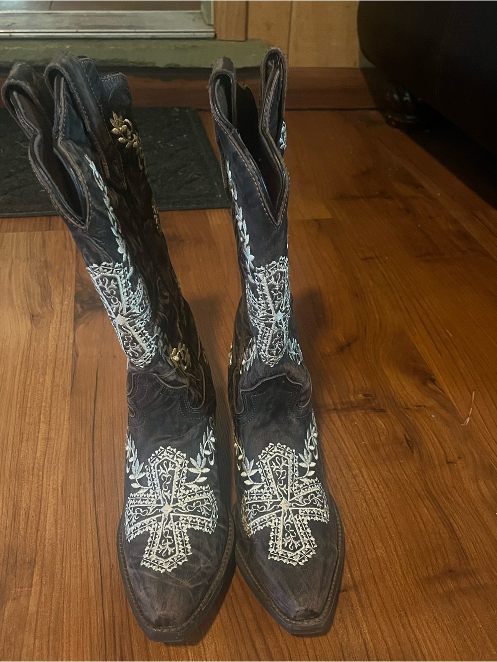 Laredo Women's Dark Brown Embroidered Cross Western Boots - Brown
